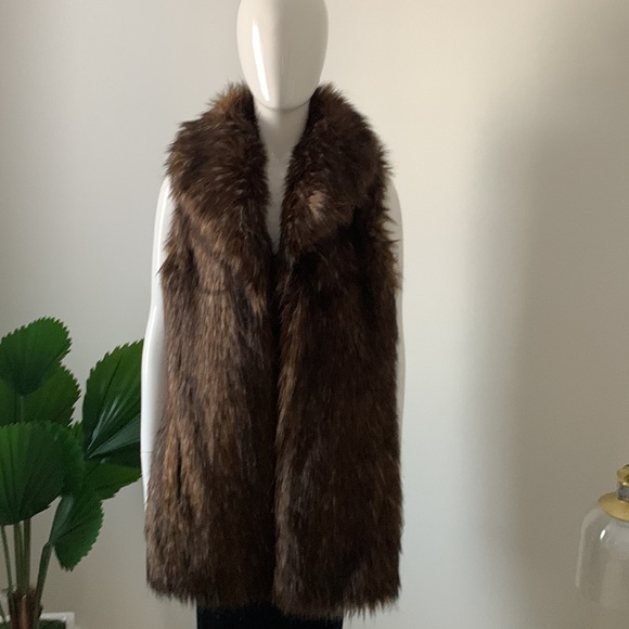 Faux Fur Vest Brown Fox - Medium - Picture 4 of 12